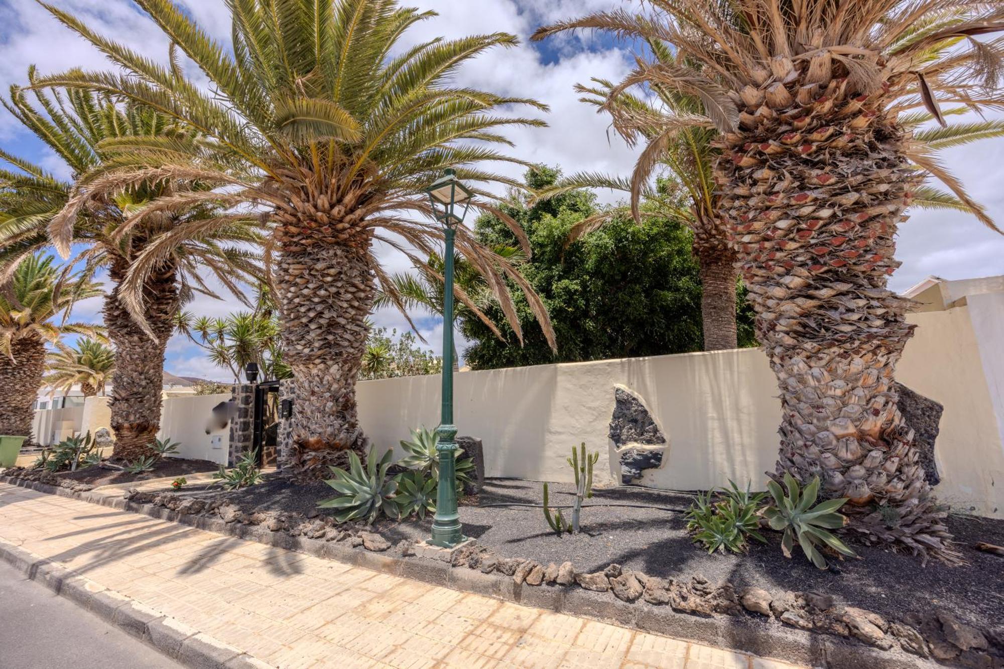 Luxury Canarian Villa With Large Pool In Costa Teguise Eksteriør billede